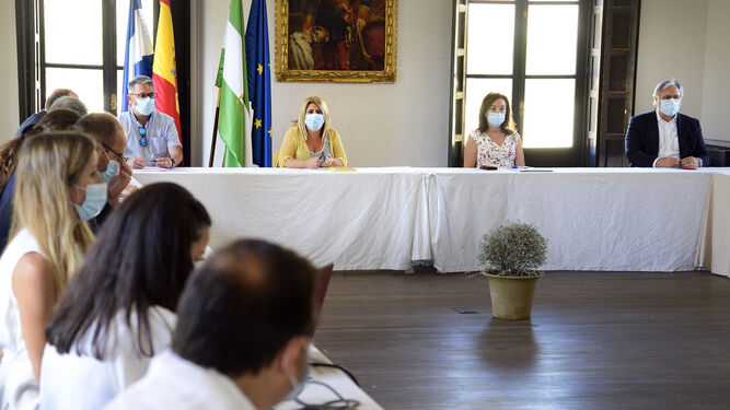 La alcaldesa de Jerez durante la reunión de la mesa de turismo.