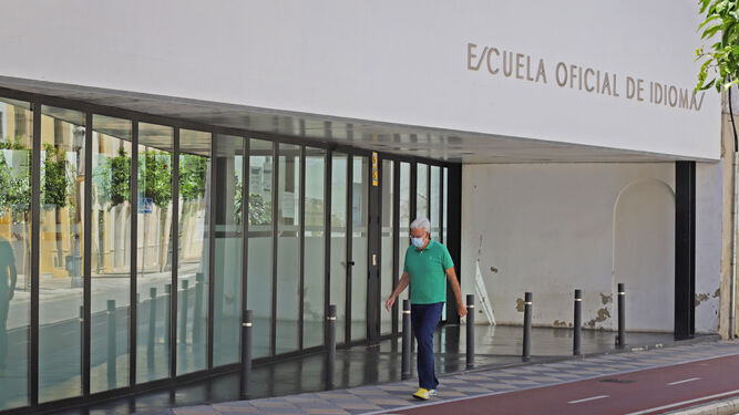 Fachada principal de la Escuela de Idiomas de Jerez.