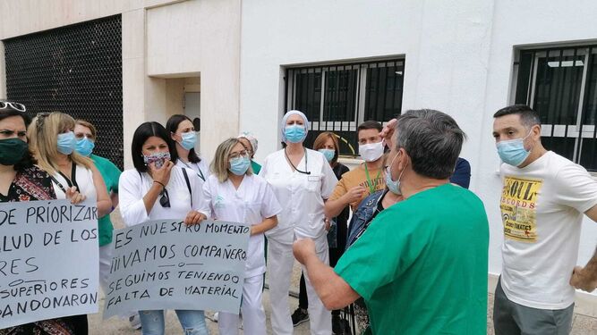 Celadores del Hospital Puerta del Mar en el acto de aprobación de la Asociación Andaluza de Celadores.
