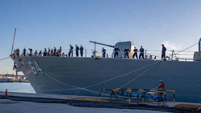 El 'USS Carney' saliendo de Rota por última vez.