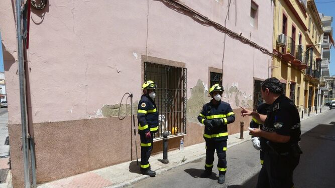 Policía Local, que también acudió con Bomberos a la vivienda, comenzó el seguimiento sobre el propietario.
