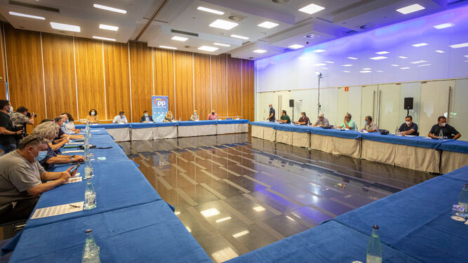 Reunión del PP de Cádiz con los comités de empresa de Navantia.