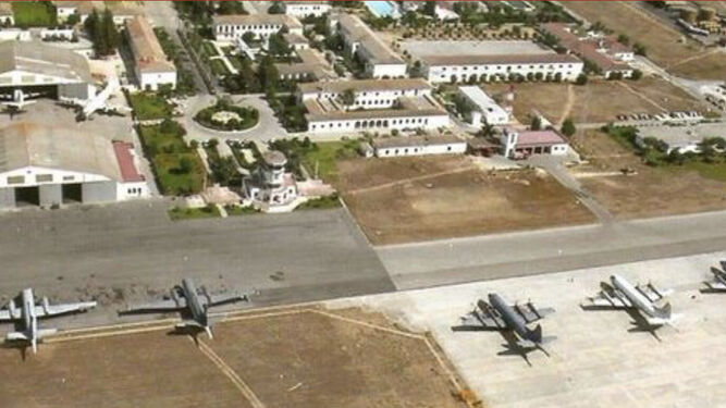 Vista aérea del Ala 22 de Jerez con los aviones que daba su razón de ser a La Parra.