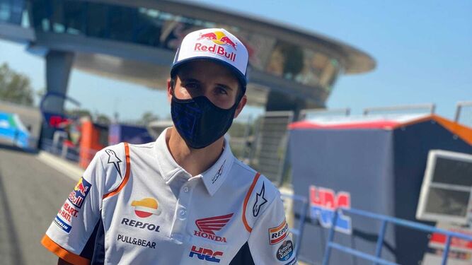 La 'nueva normalidad' de MotoGP: Álex Márquez, con mascarilla en el Circuito de Jerez.