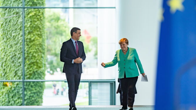Pedro Sánchez y Angela Merkel, este martes, en Berlín.
