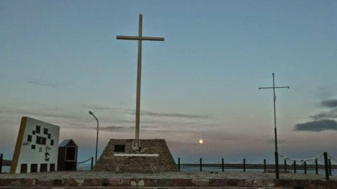 Este monumento en Puerto San Julián recuerda que el 1 de abril de 1520 la flota de Magallanes celebró aquí la primera misa de la historia en el cono sur de América.