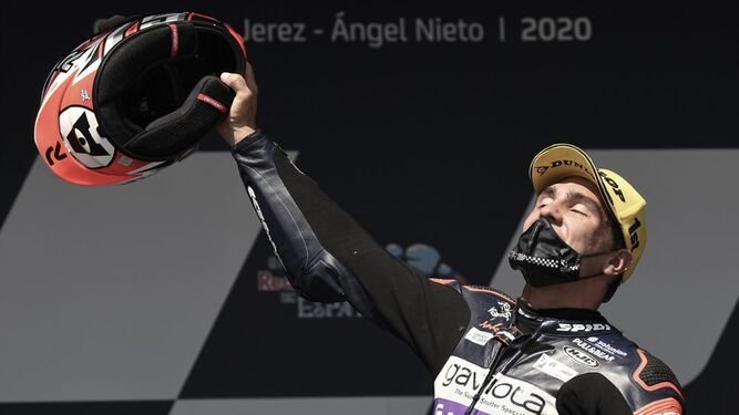Arenas celebra su victoria en el Circuito de Jerez.