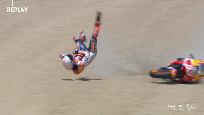 Captura de MotoGP.com con la caída de Marc Márquez.
