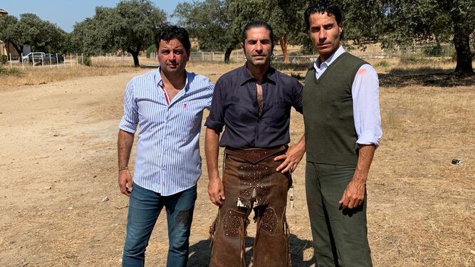Jesús Almería junto al empresario Antonio Osuna y el torero Javier Conde.