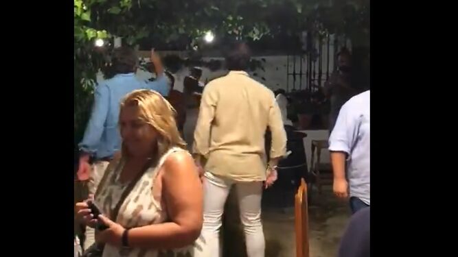 Altercado de Juan Carlos Monedero en un bar de Sanlúcar de Barrameda