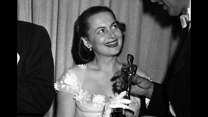Olivia de Havilland con su flamante Oscar.
