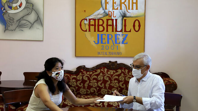 Ana Hérica Ramos y Juan Antonio Cabello en la firma del convenio.