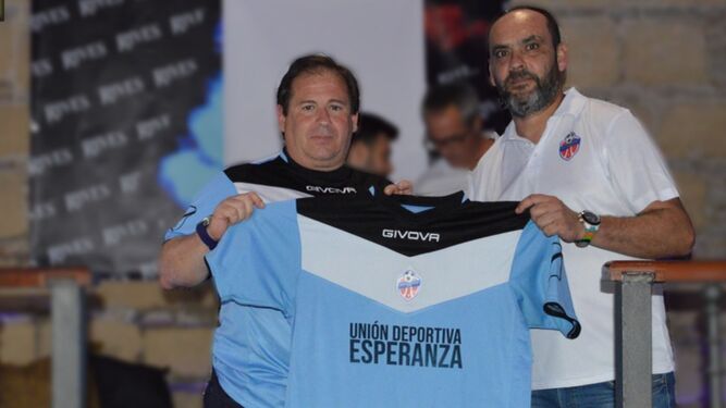 Paco Doña dirigirá al equipo senior del UD Esperanza.
