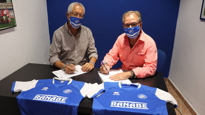 Rafael Coca, presidente del Xerez DFC, con Rafael Navarro, gerente de Asadores y Grupo Ranabe.