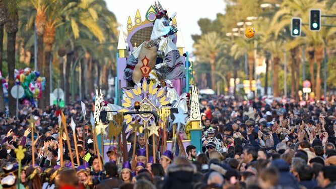 Una imagen de la cabalgata de Reyes del pasado 5 de enero, a su paso por la avenida Alcalde Álvaro Domecq.