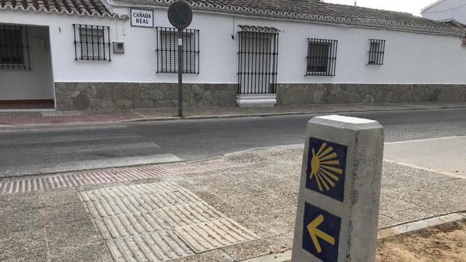 Una de las señales instaladas en la calle Cañada Real de Gualdacacín.