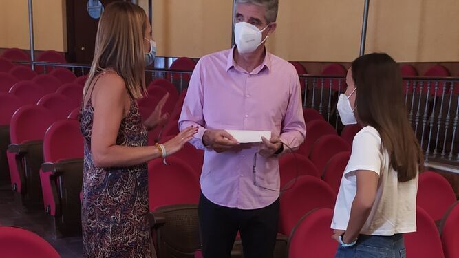 El alcalde Isidoro Gambín visita el teatro Olivares Veas