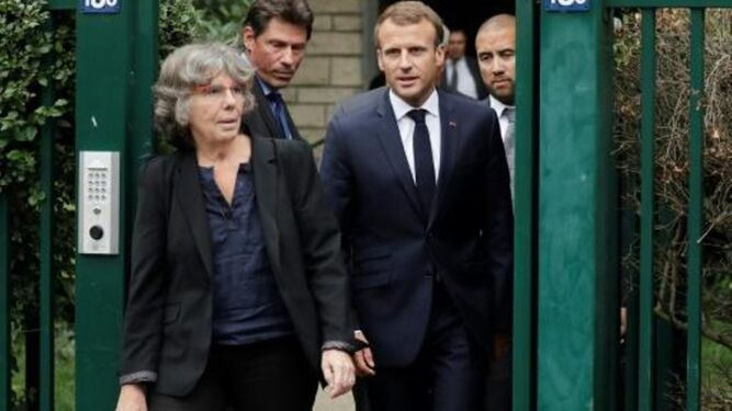 La autora, con el presidente de la República francesa, Emmanuel Macron