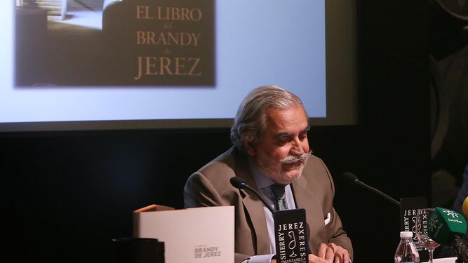 Evaristo Babé durante la presentación de la nueva edición de 'El Libro del Brandy de Jerez'.