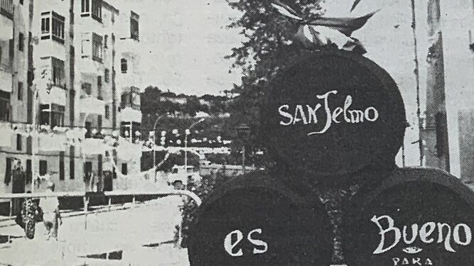La verbena de San Telmo en 1985 dando la bienvenida con botas de vino