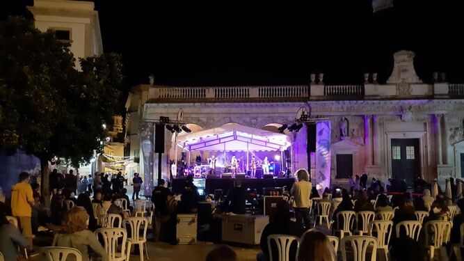 Celebración de uno de los conciertos del Festival Xera, en la plaza de la Asunción.
