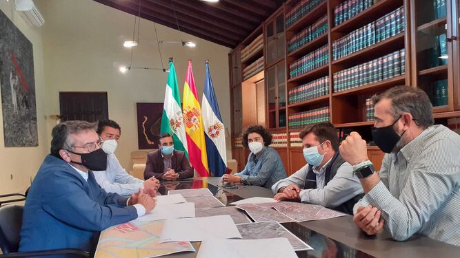 Reunión entre representantes de Diputación y de los dos ayuntamientos.