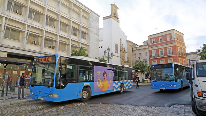 La plaza Esteve recupera la normalidad y a los autobuses