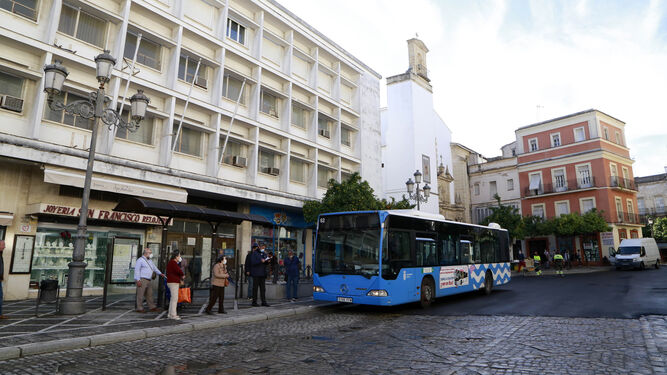 Autobús en la cabecera de plaza Esteve.