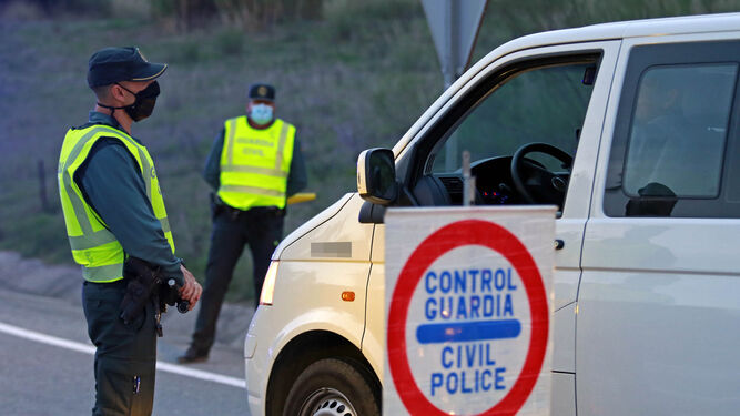 Im&aacute;genes del control perimetral de la Guardia Civil en Jerez