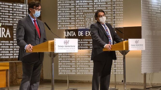 El ministro de Sanidad, Salvador Illa, y el vicepresidente segundo y consejero de Sanidad extremeño, José María Vergeles