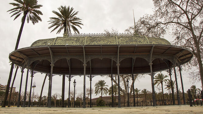Imagen del parque González Hontoria con el templete municipal en primer término.