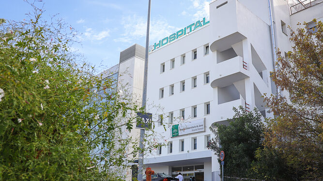 Acceso principal al hospital de Jerez.