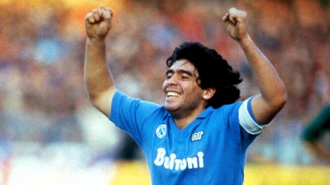 Maradona tambi&eacute;n destac&oacute; en el N&aacute;poles, donde jug&oacute; entre 1984 y 1991.