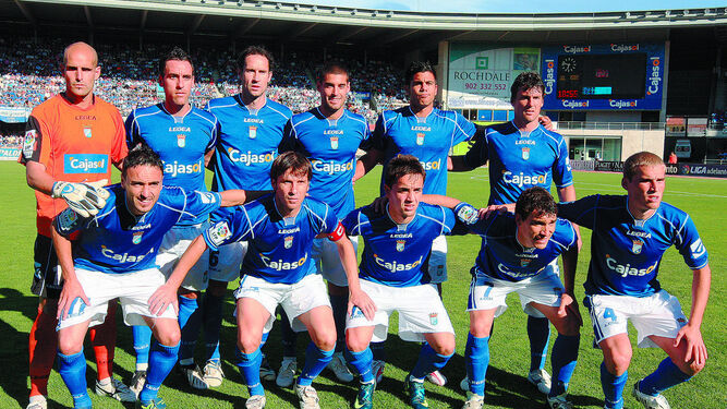 Formación del Xerez CD en la temporada 2008/2009, la del ascenso a Primera, con Carlos Calvo entre Mendoza y Francis.