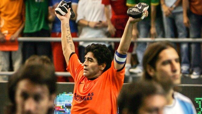 Maradona, con la camiseta holandesa en la Copa del Mundo indoor de 2006 en Jerez.