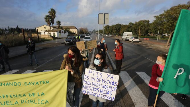 Protesta de los padres del instituto Fernando Savater