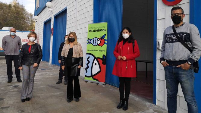Mamen Sánchez, en el nuevo Centro Municipal de Alimentos junto a las delegadas Carmen Collado y Ana Hérica Ramos.