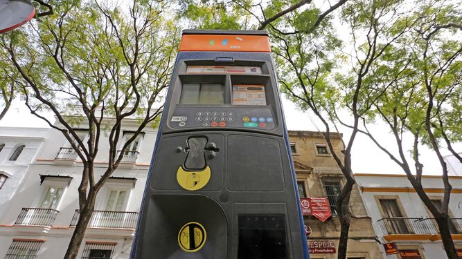 Una máquina expendedora del ORA en la calle Porvera.