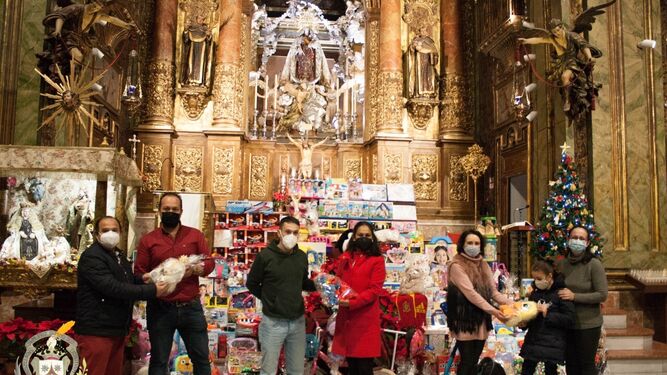La Hermandad del Carmen ha recogido 400 juguetes para los Reyes Magos de Jerez.