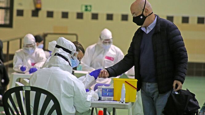 Coronavirus,pruebas Covid-19 a cientos de docentes en el pabell&oacute;n Veguita de Jerez