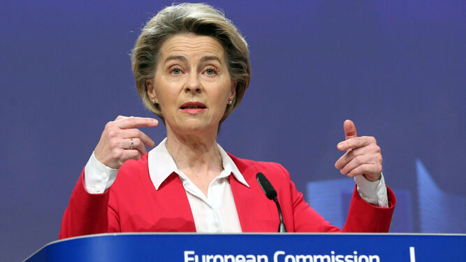 La presidenta de la Comisión Europea, Ursula von der Leyen, en su comparecencia de este viernes.