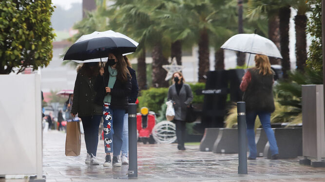 Los paraguas volverán a ser protagonistas en la jornada de hoy.