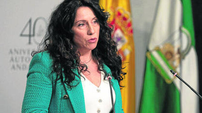 La consejera de Igualdad y Políticas Sociales, Rocío Ruiz, ayer, en el Palacio de San Telmo (Sevilla).
