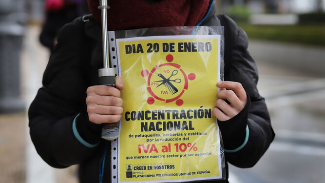 Protesta de las peluquerias en Jerez en la plaza del Arenal el pasado 20 de enero.