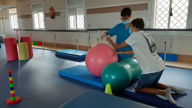 Ejercicios de fisioterapia en Upacesur Jerez.