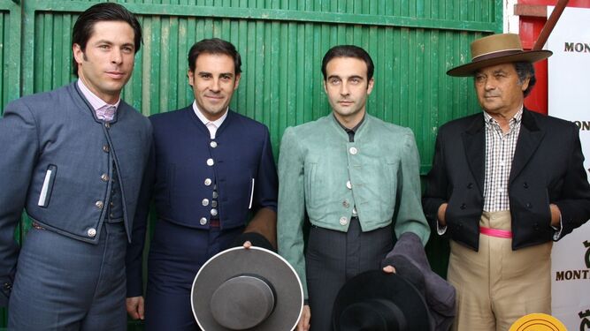 Riverita con  sus sobrinos matadores de toros: José Antonio, Francisco y Cayetano.