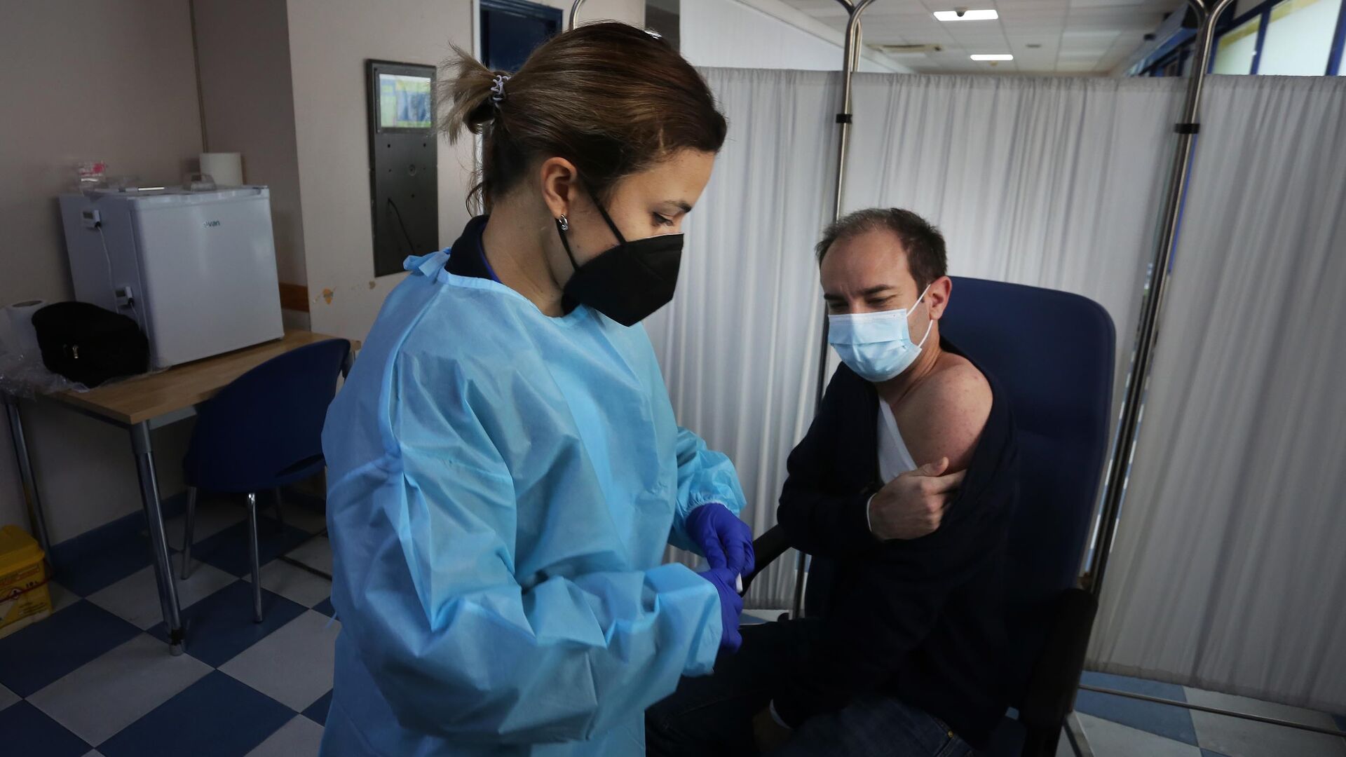 Coronavirus:Im&aacute;genes de las vacunaciones a los sanitarios del Hospital de Jerez