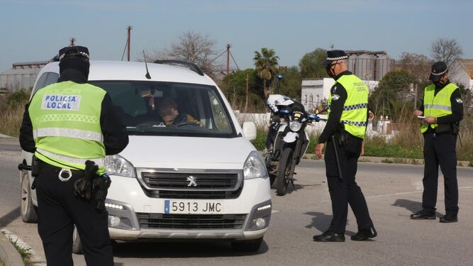 Control de la Policía Local a la entrada a Jerez desde Sanlúcar