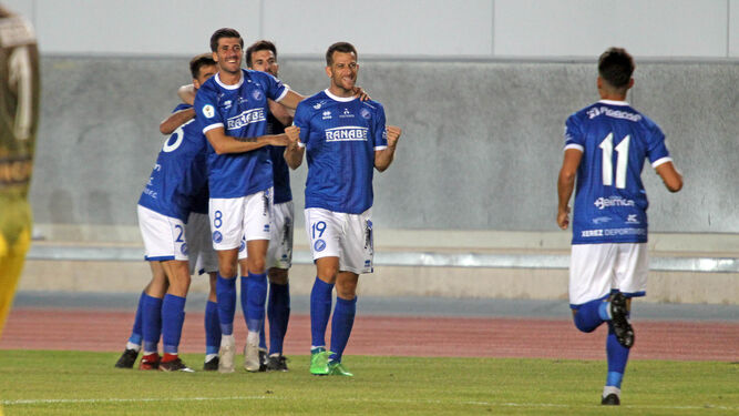 Máyor celebra un gol de la pasada temporada con el Xerez DFC.