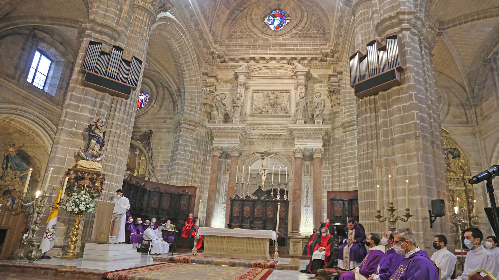 Misa funeral por Don Juan del R&iacute;o en la catedral